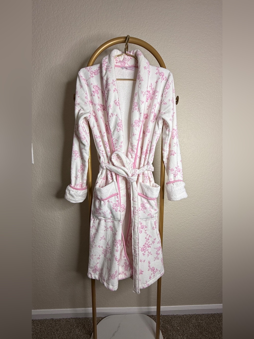 Envogue White Plush Floral Wrap Robe with Pink Trim